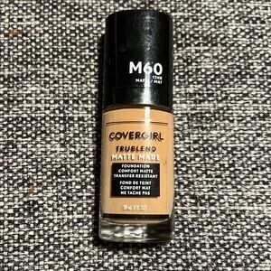 NWT Covergirl TruBlemd Matte Made Foundation